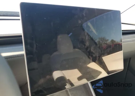 2026 Tesla Model Y z USA, uszkodzony, nr VIN 7SAYGDED8TA439079